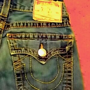 Super cute true religion jeans with big back pockets great condition 29 x 34